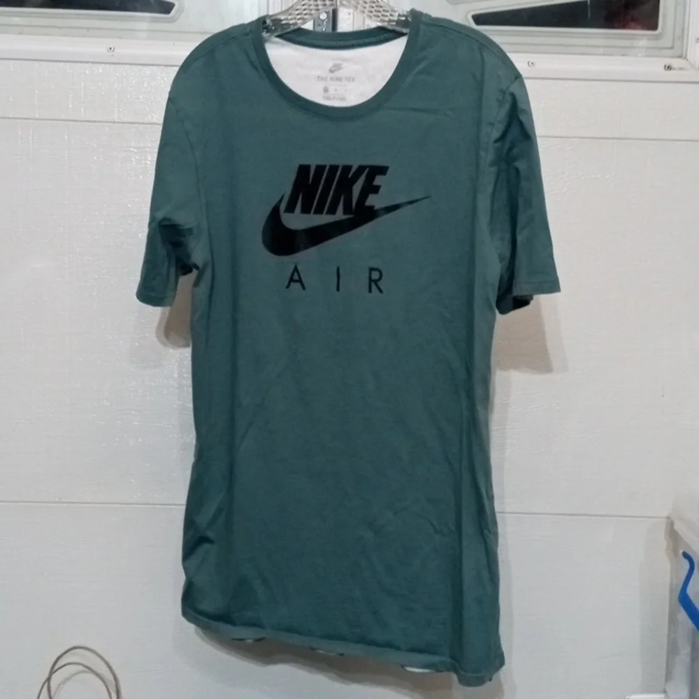 Nike tshirt - Picture 1 of 4
